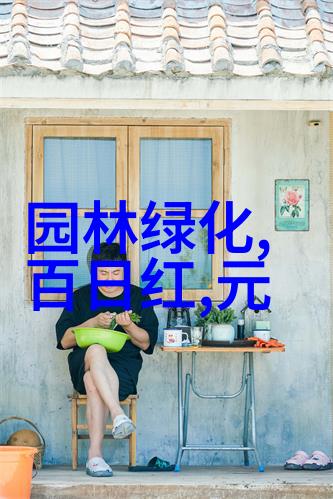 路边杨树砸坏汽车